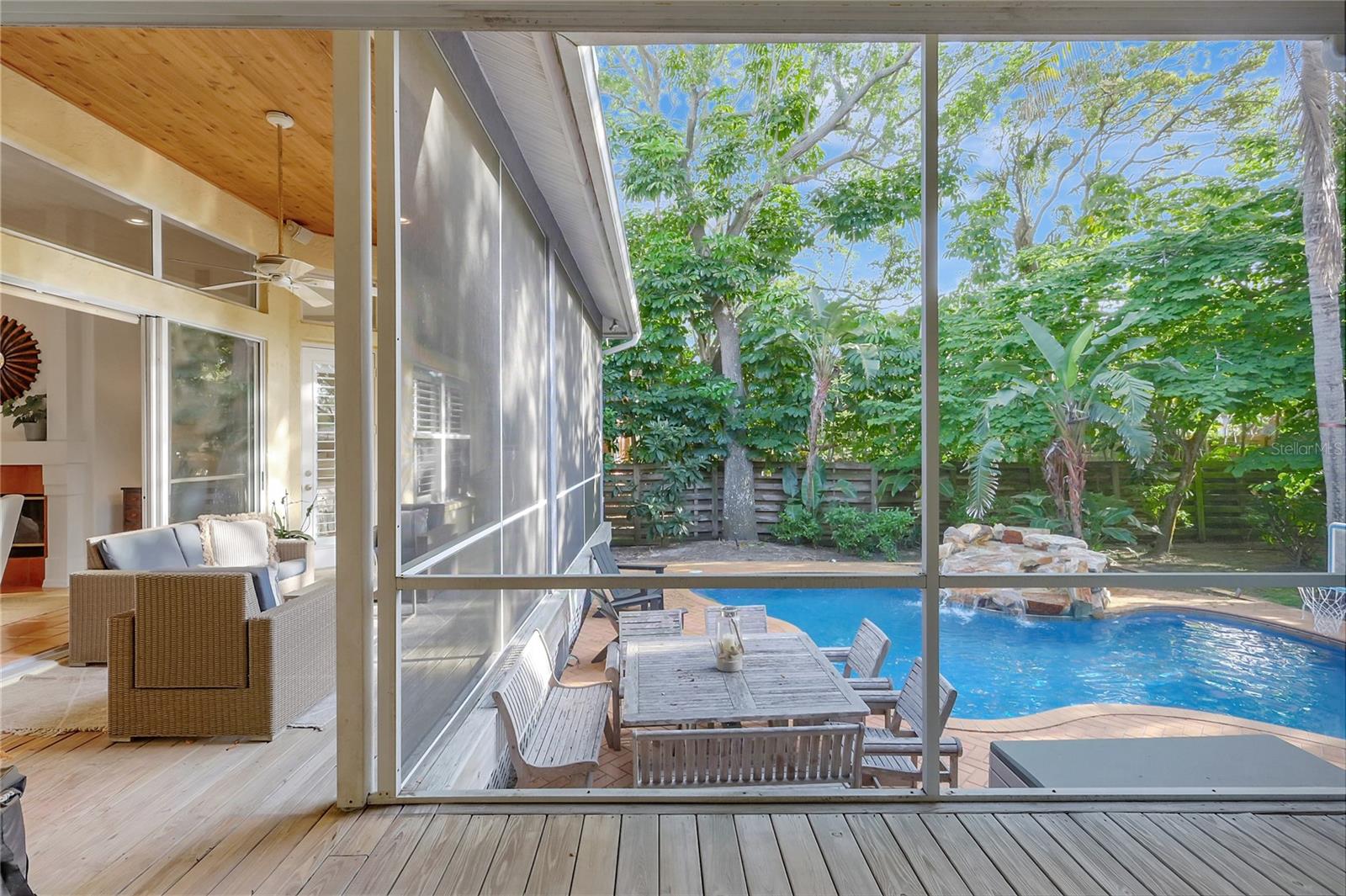 5317 SIESTA CT