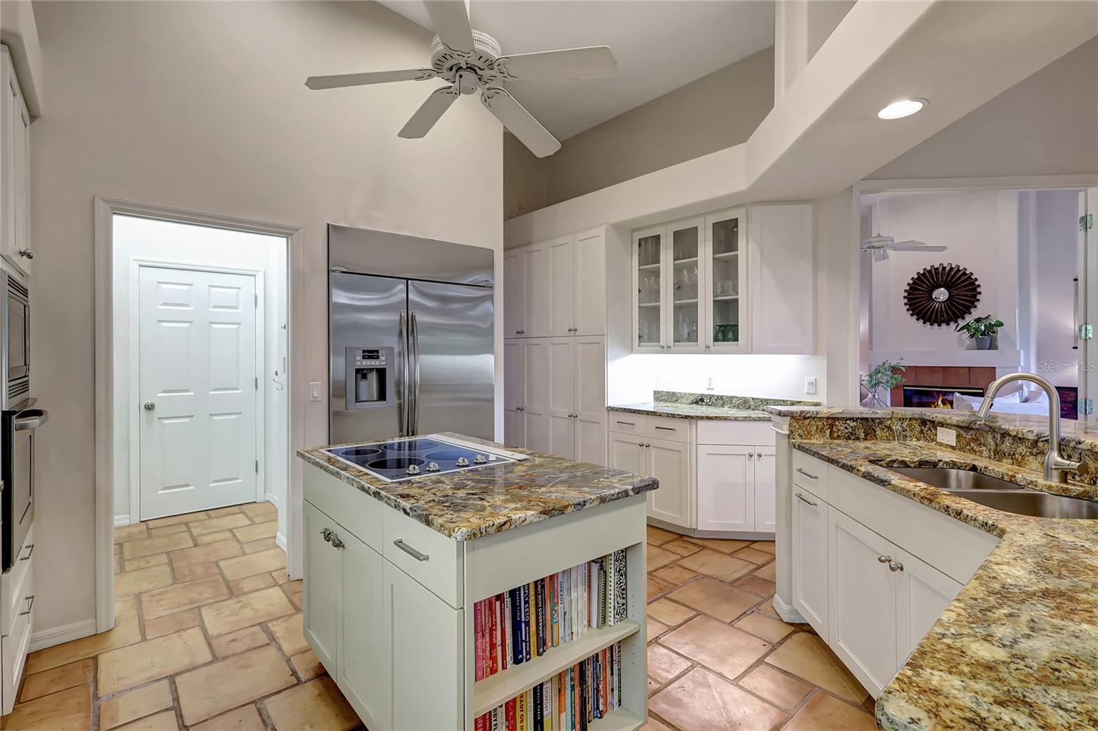 5317 SIESTA CT
