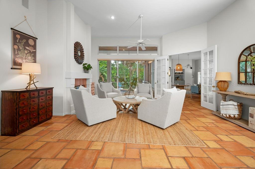 5317 SIESTA CT