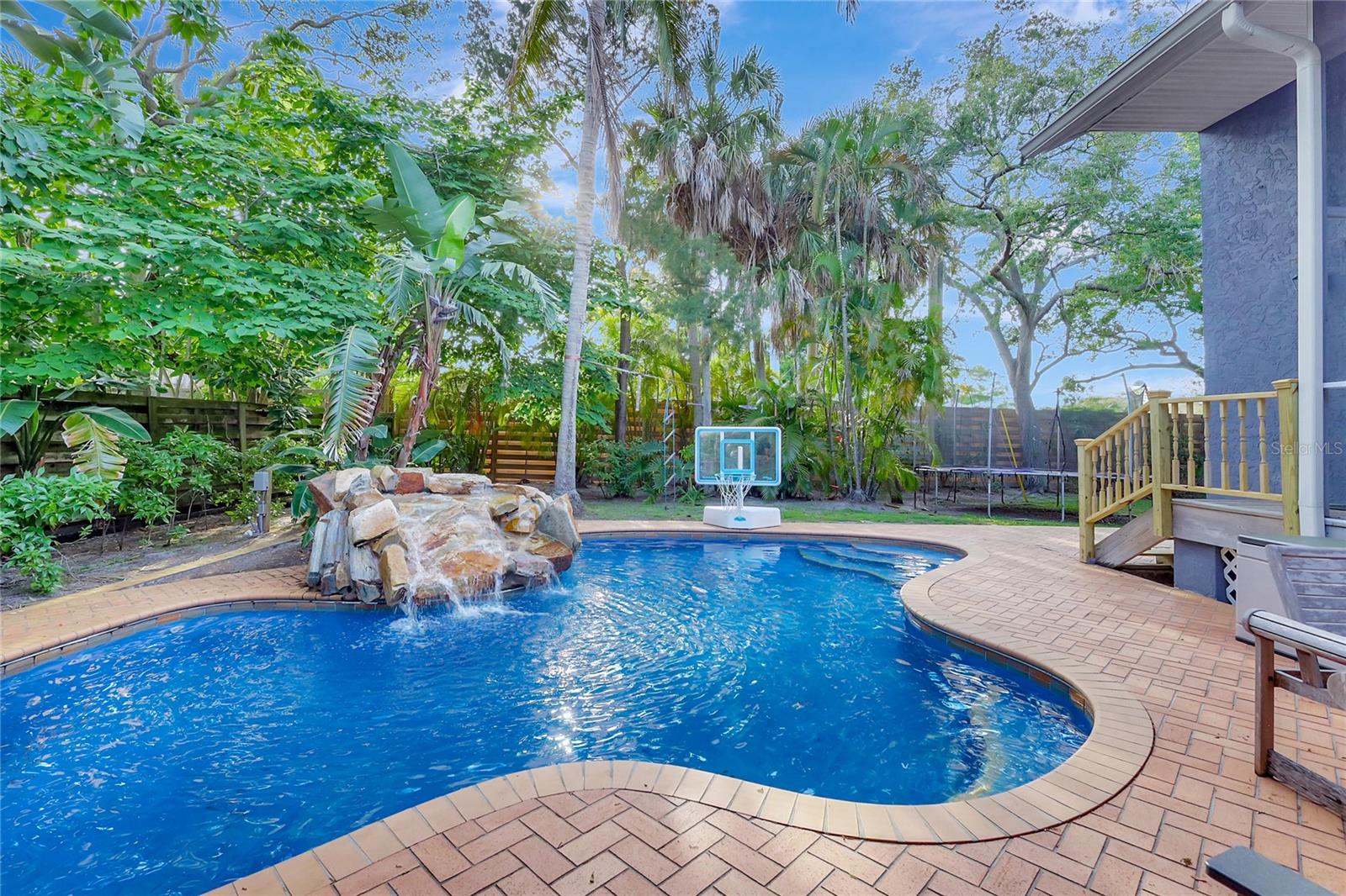 5317 SIESTA CT