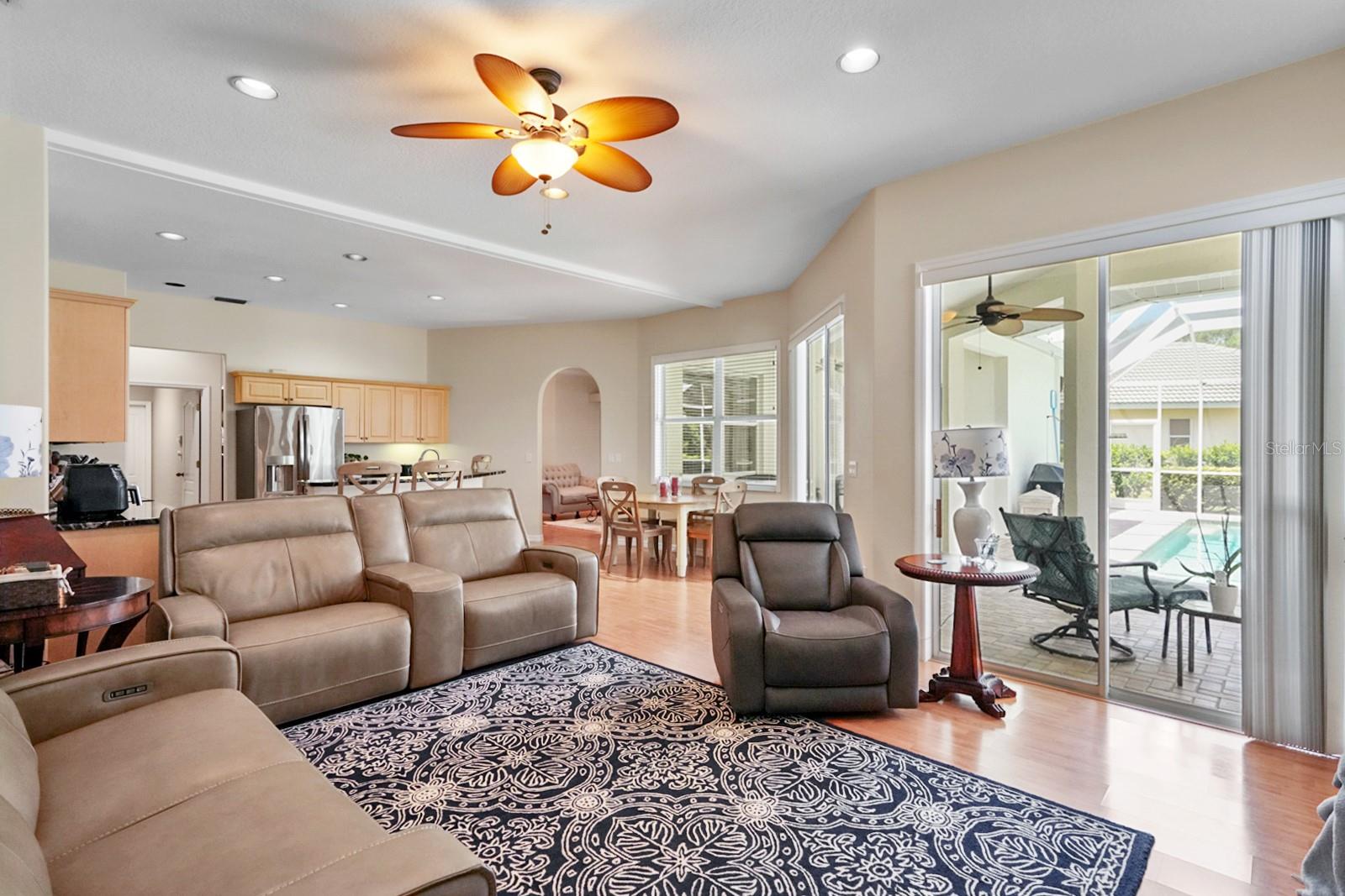 4416 GOLDEN LAKE DR