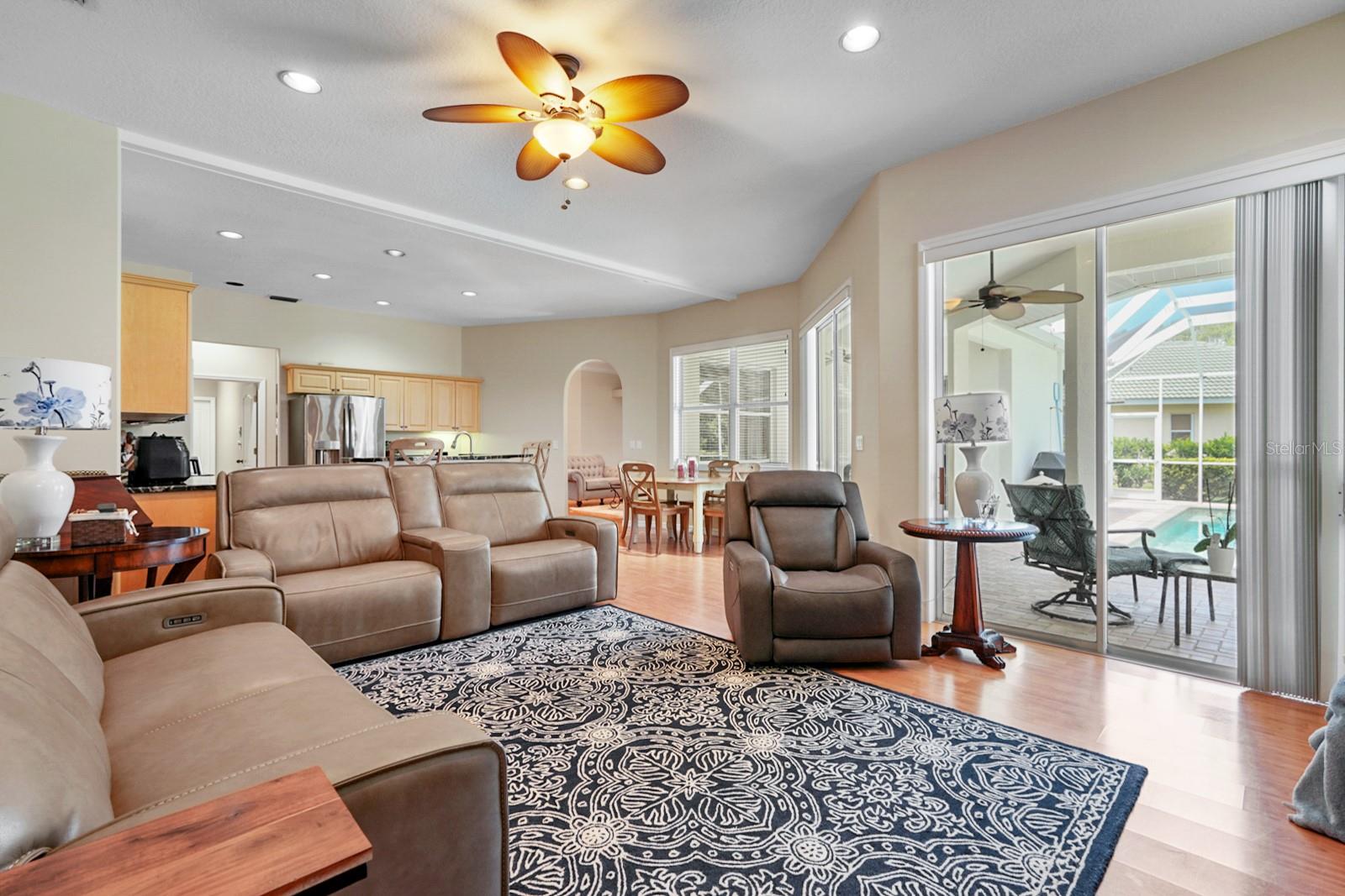 4416 GOLDEN LAKE DR