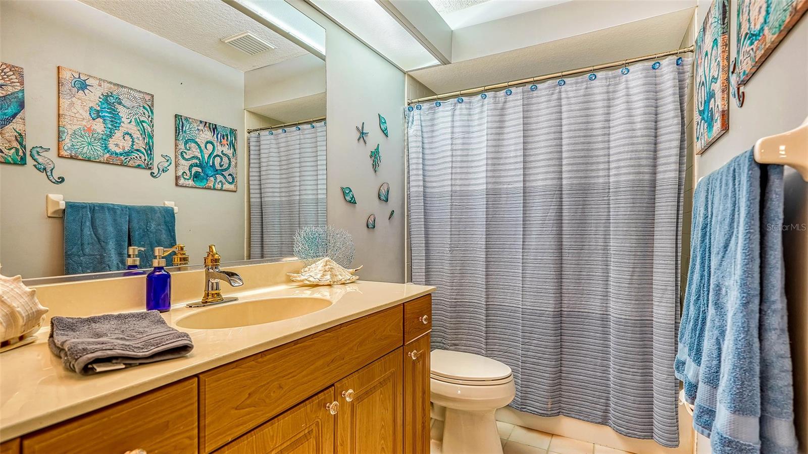 7017 WOODSIDE OAKS CIR