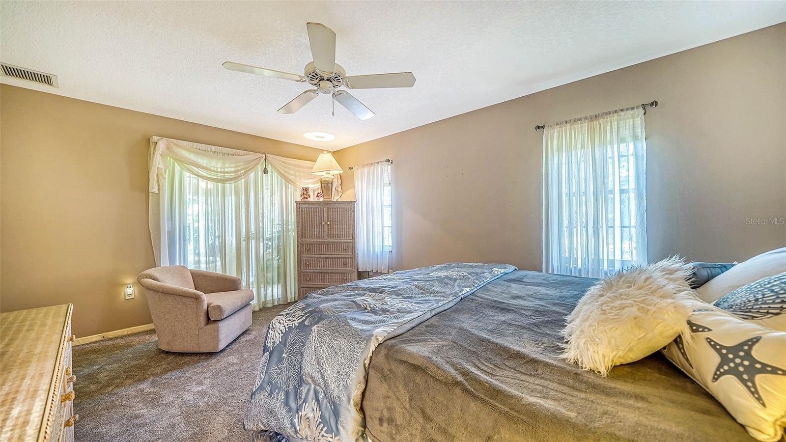 7017 WOODSIDE OAKS CIR