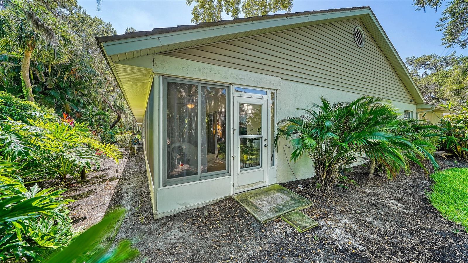 7017 WOODSIDE OAKS CIR
