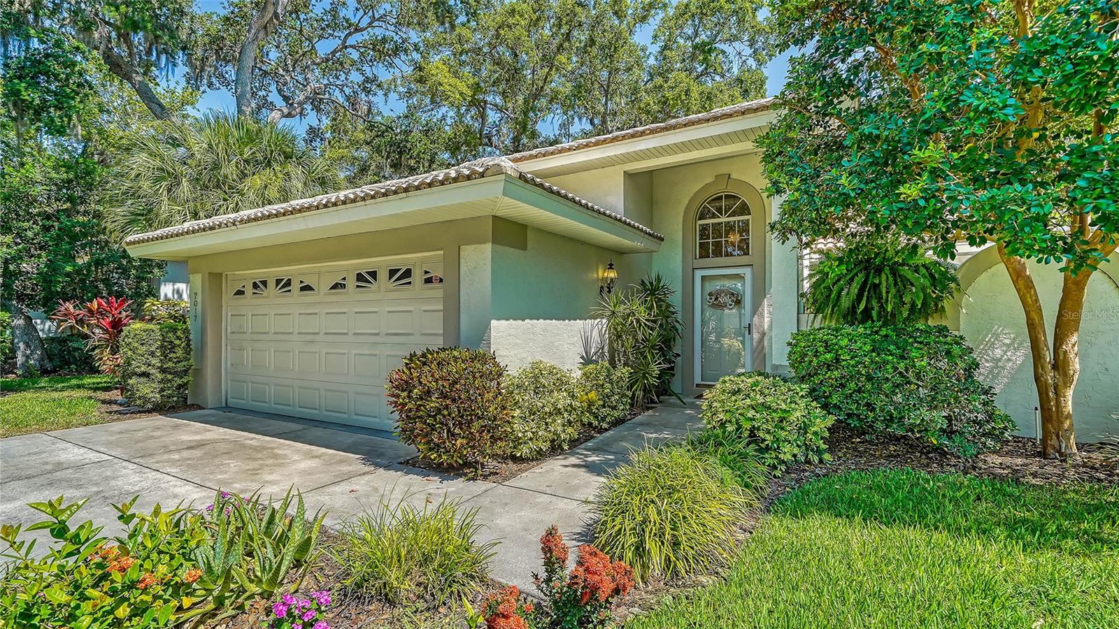 7017 WOODSIDE OAKS CIR