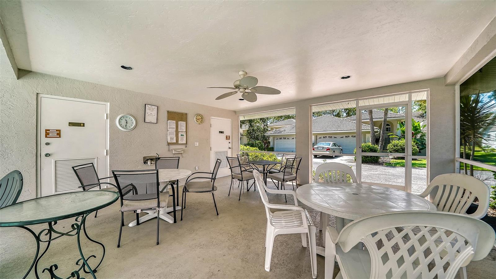 7017 WOODSIDE OAKS CIR