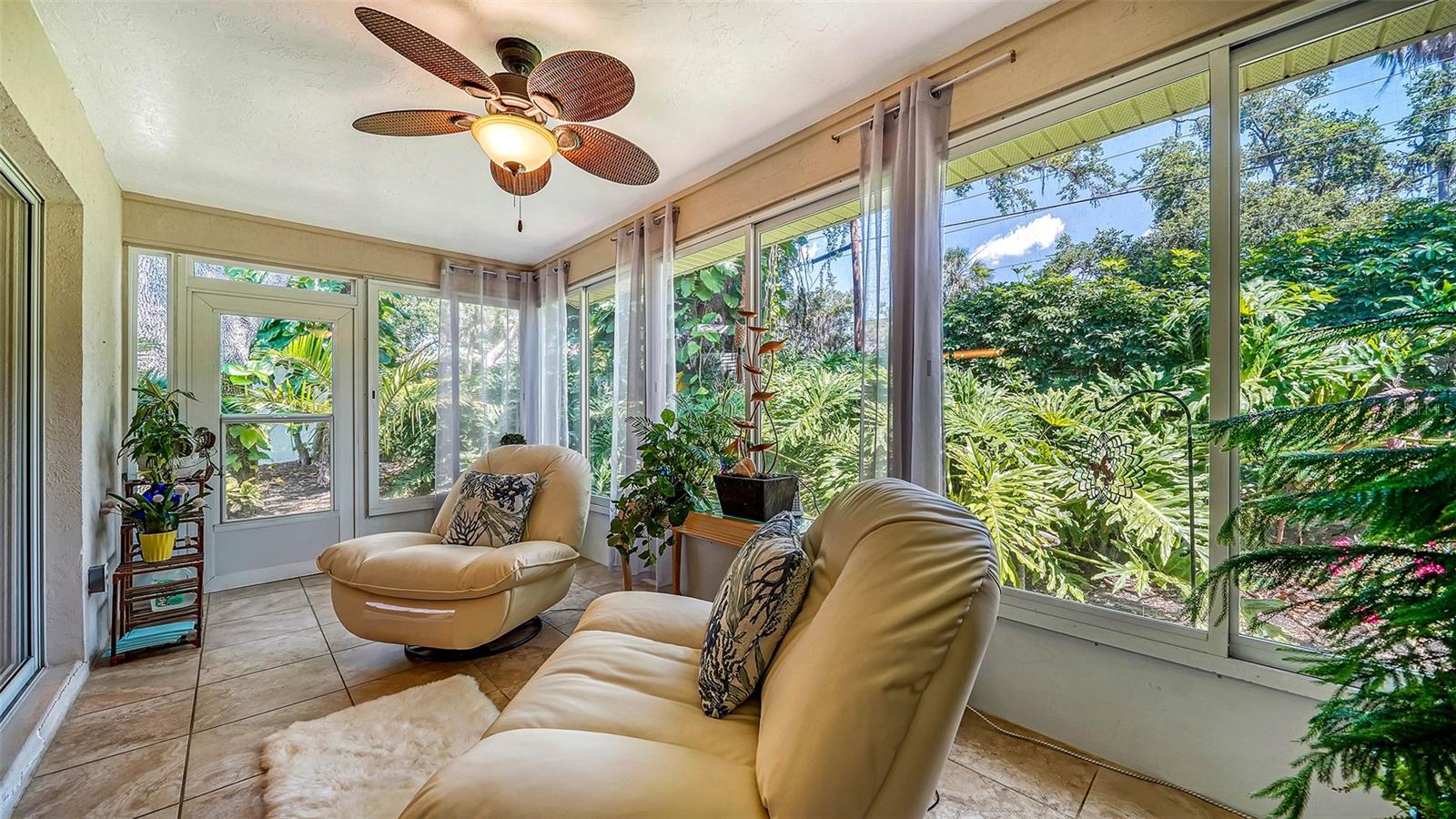 7017 WOODSIDE OAKS CIR