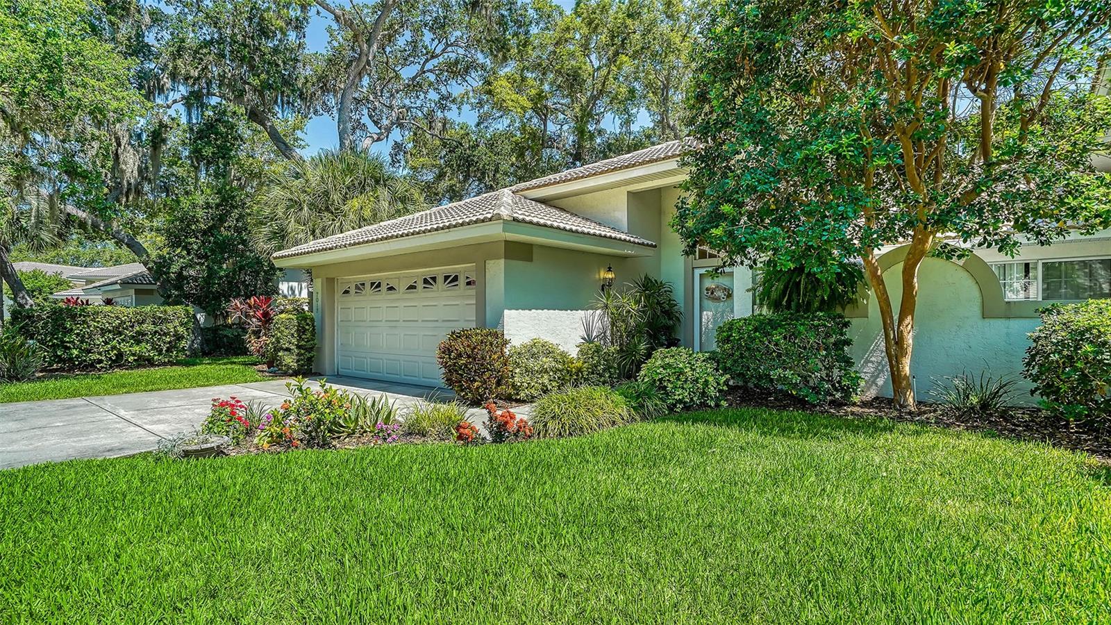 7017 WOODSIDE OAKS CIR