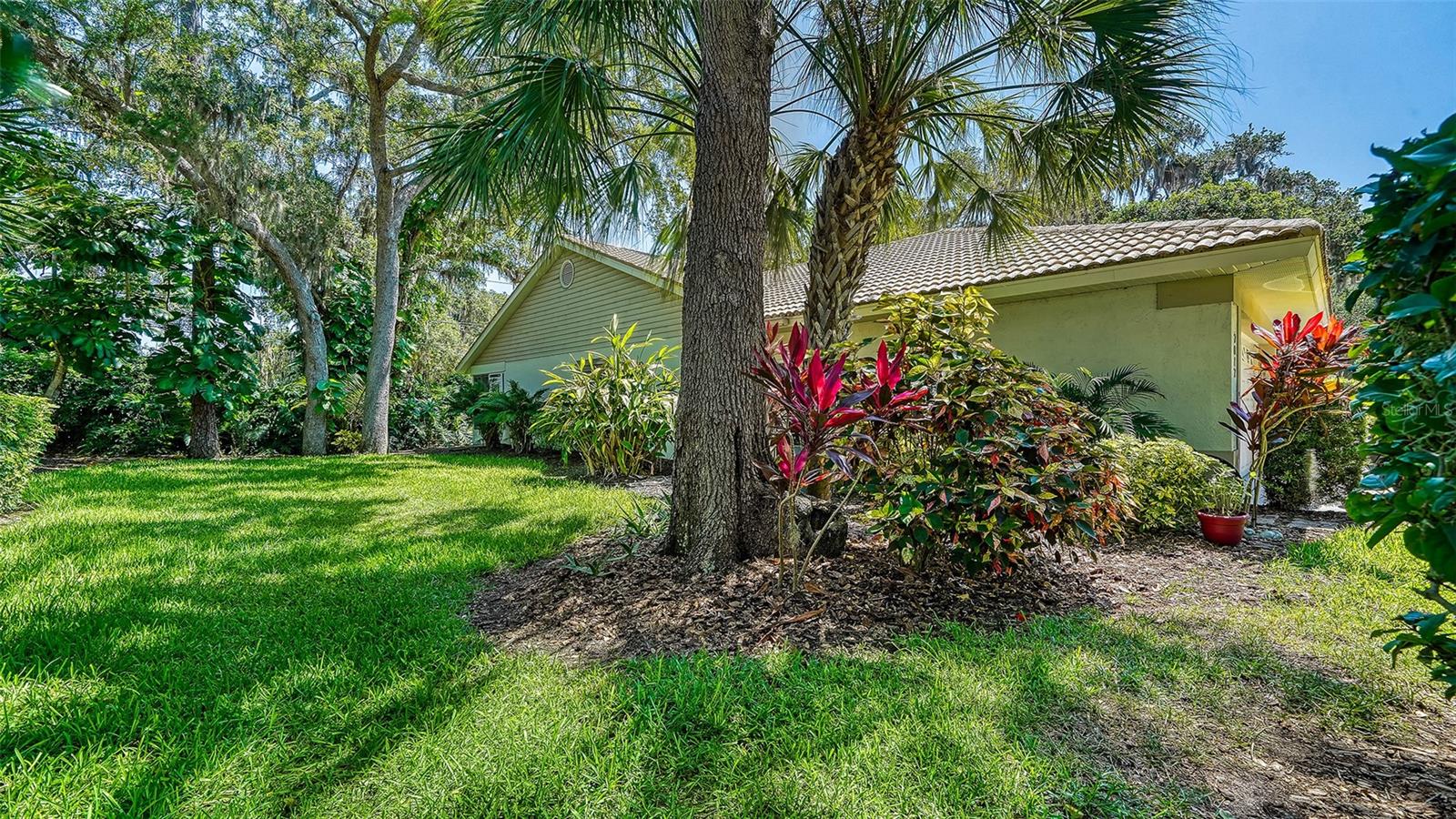 7017 WOODSIDE OAKS CIR