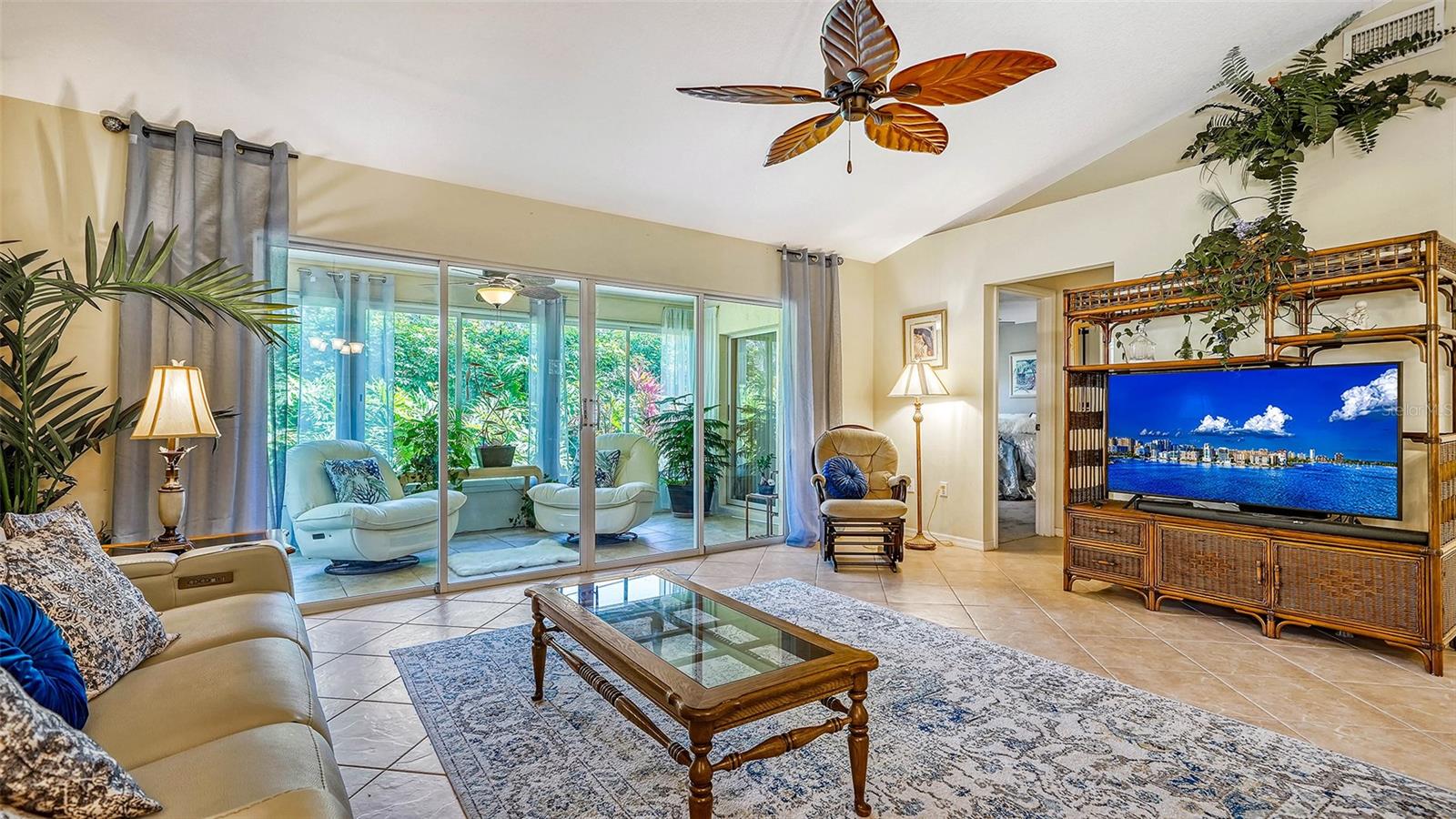 7017 WOODSIDE OAKS CIR