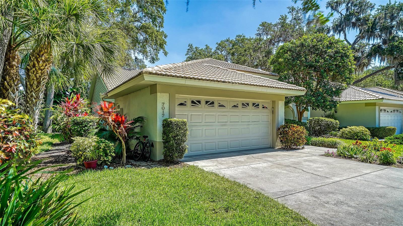 7017 WOODSIDE OAKS CIR