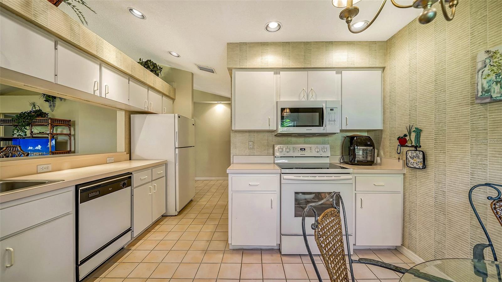 7017 WOODSIDE OAKS CIR