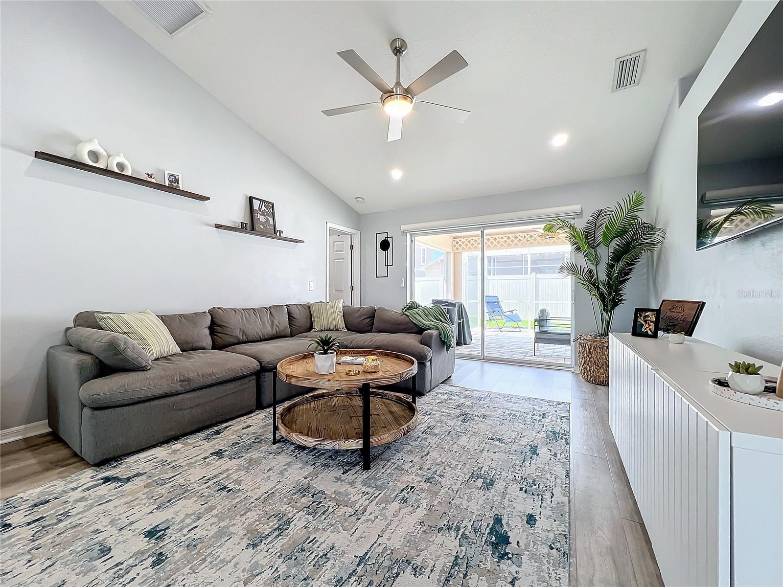 1752 SUMMER BREEZE WAY