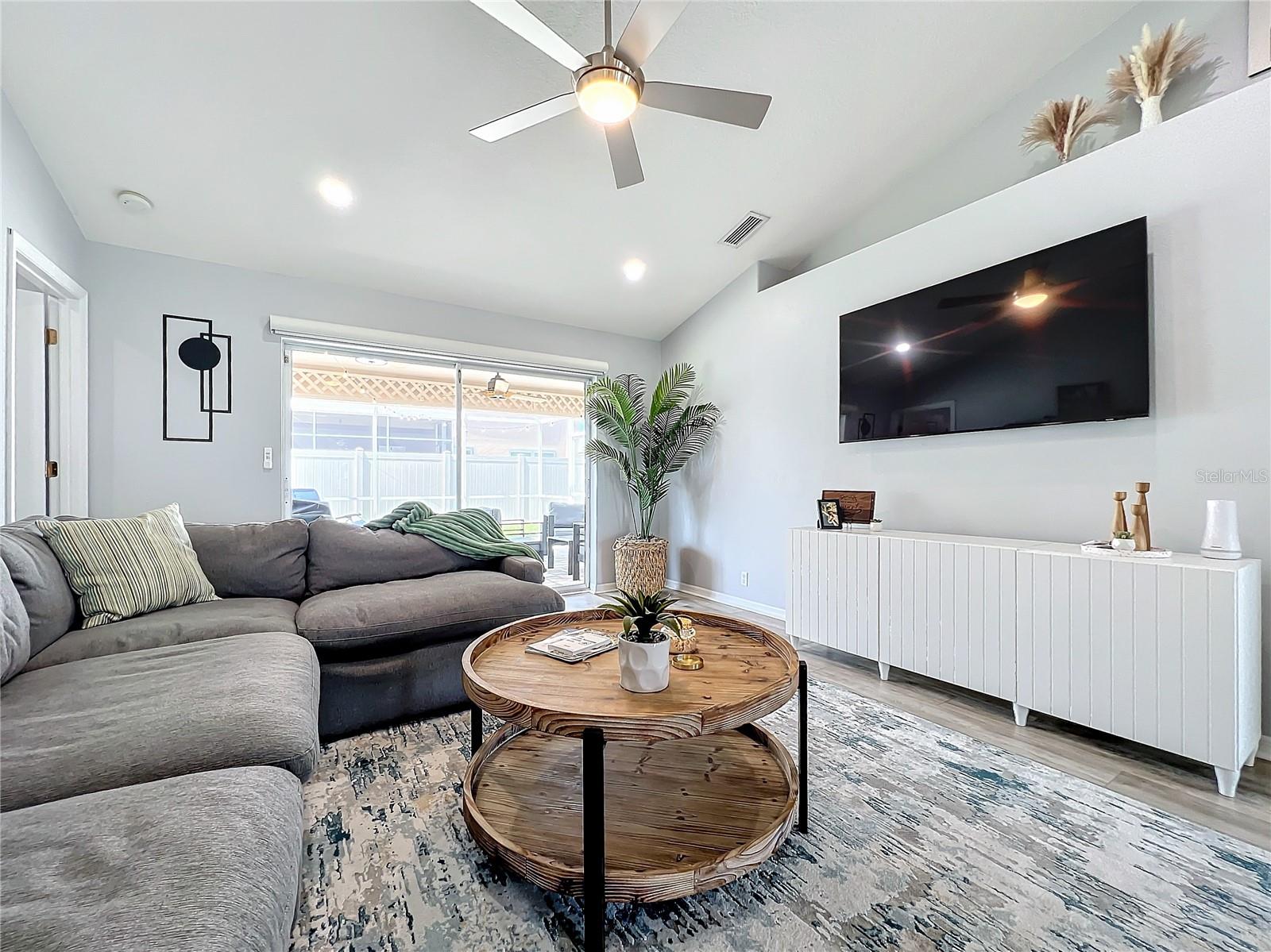 1752 SUMMER BREEZE WAY