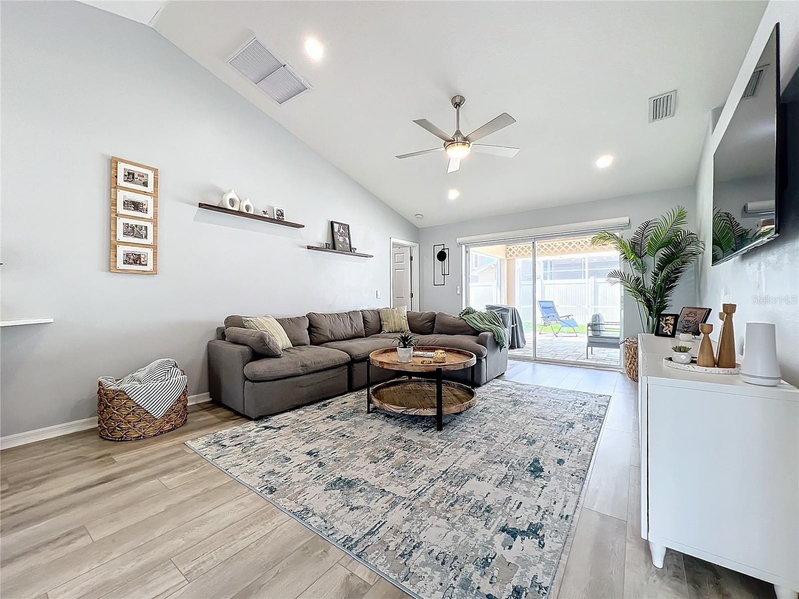1752 SUMMER BREEZE WAY