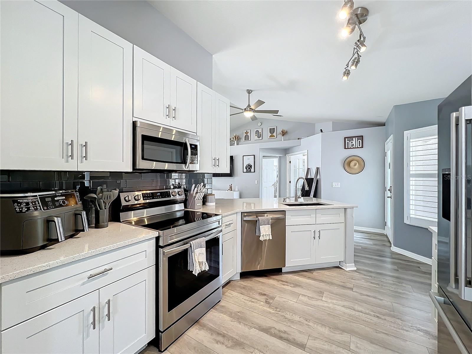 1752 SUMMER BREEZE WAY