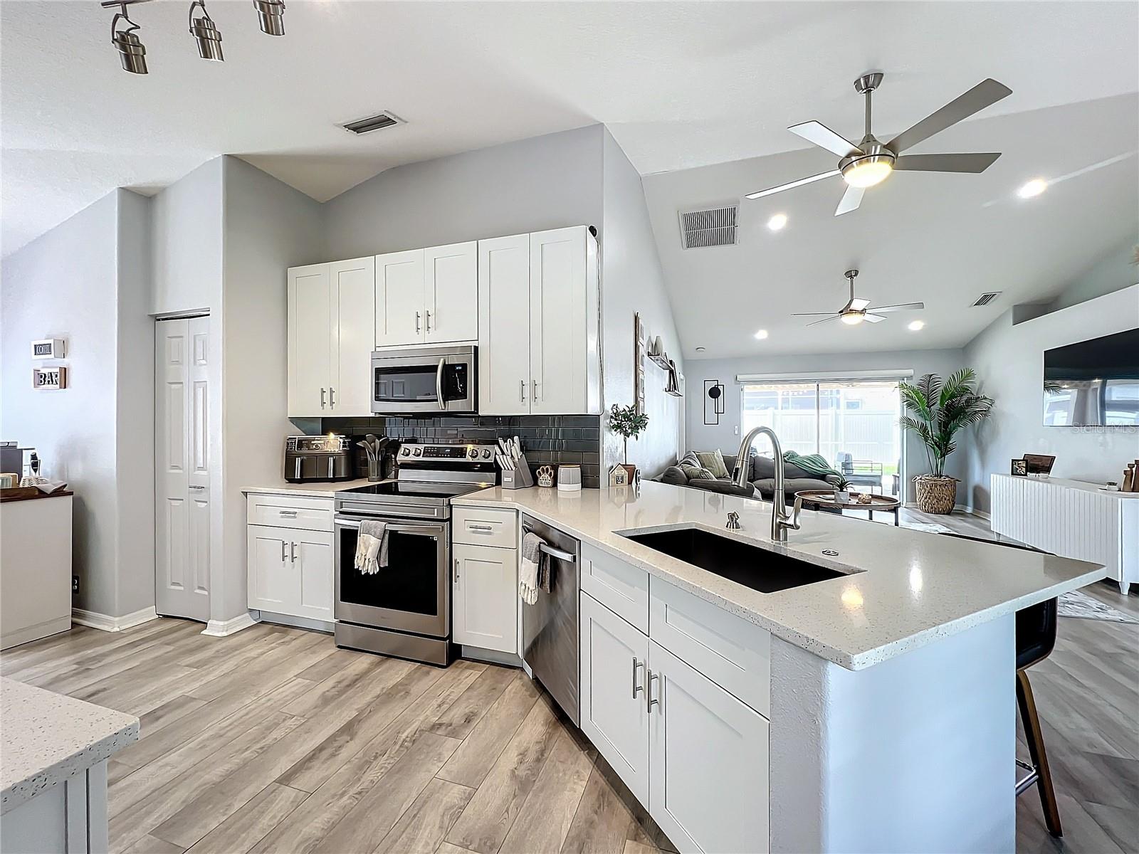 1752 SUMMER BREEZE WAY