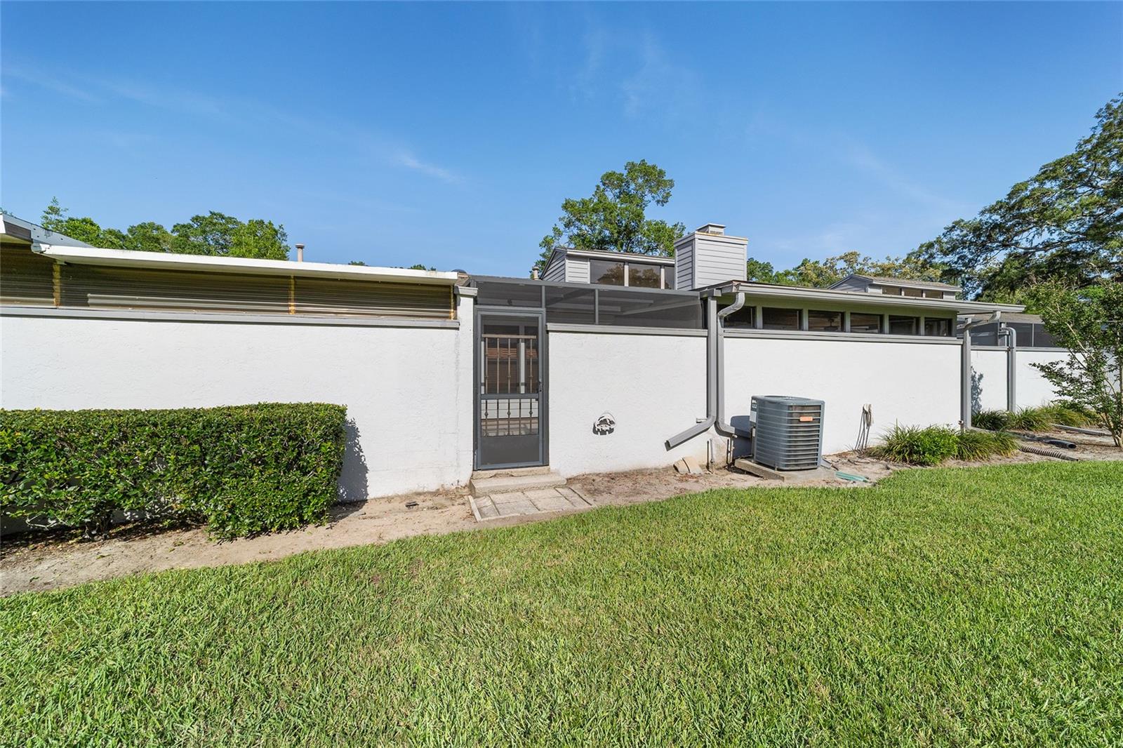 2049 SE 37TH COURT CIR