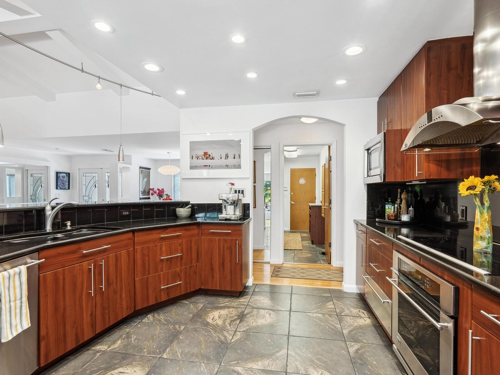 3905 COUNTRY VIEW DR