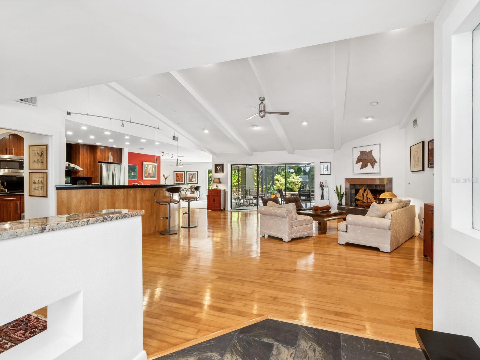 3905 COUNTRY VIEW DR