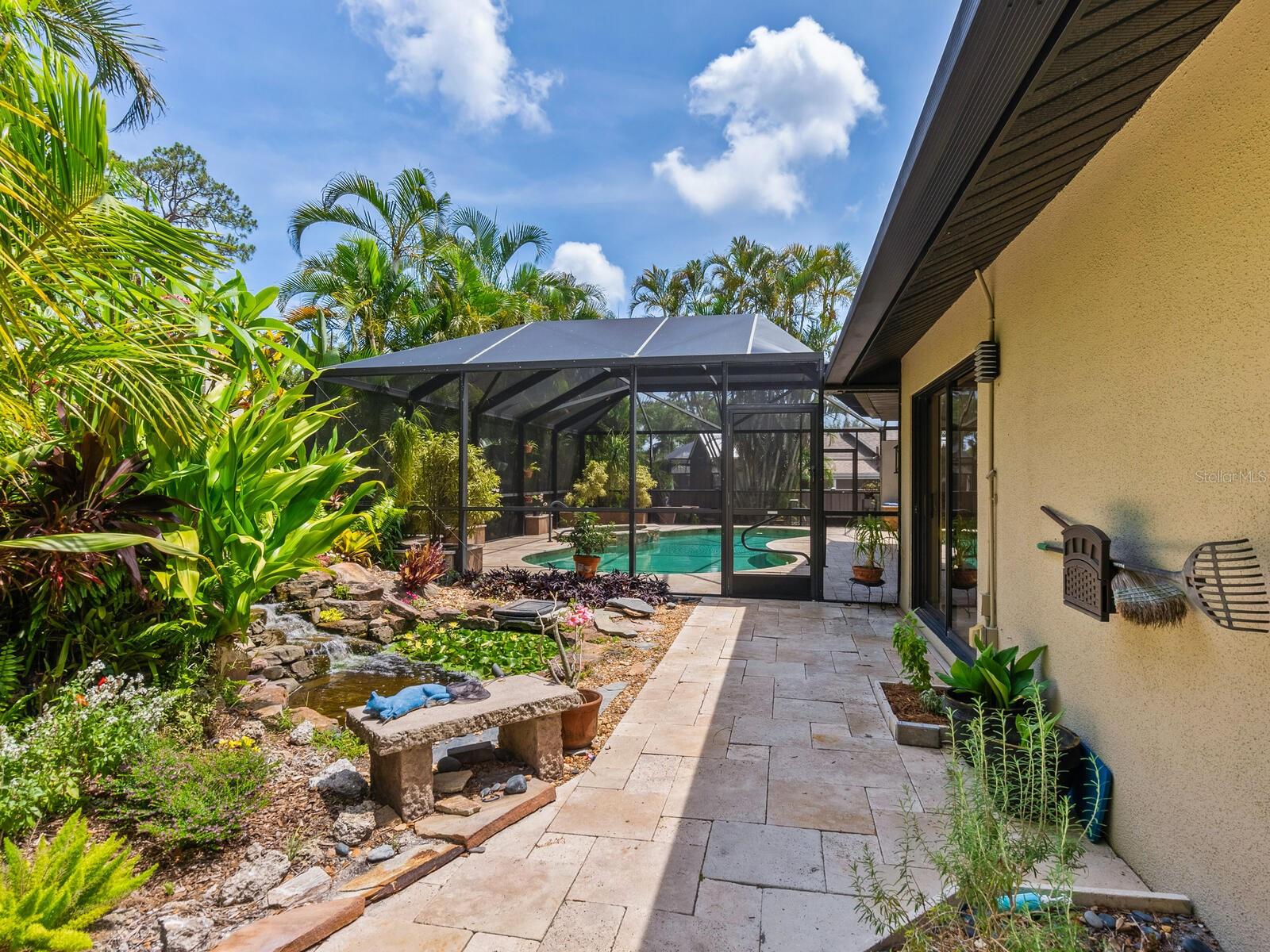 3905 COUNTRY VIEW DR