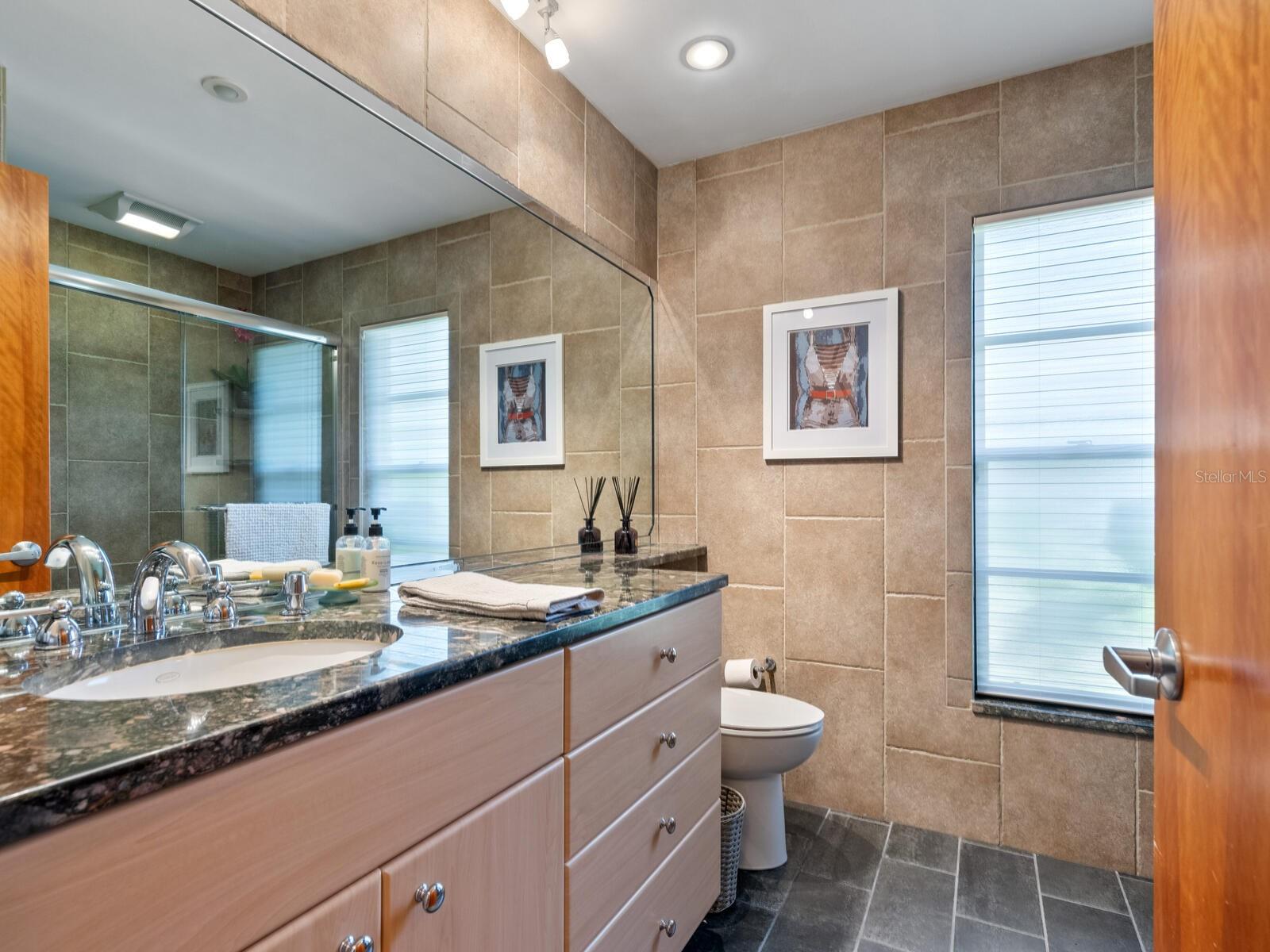 3905 COUNTRY VIEW DR