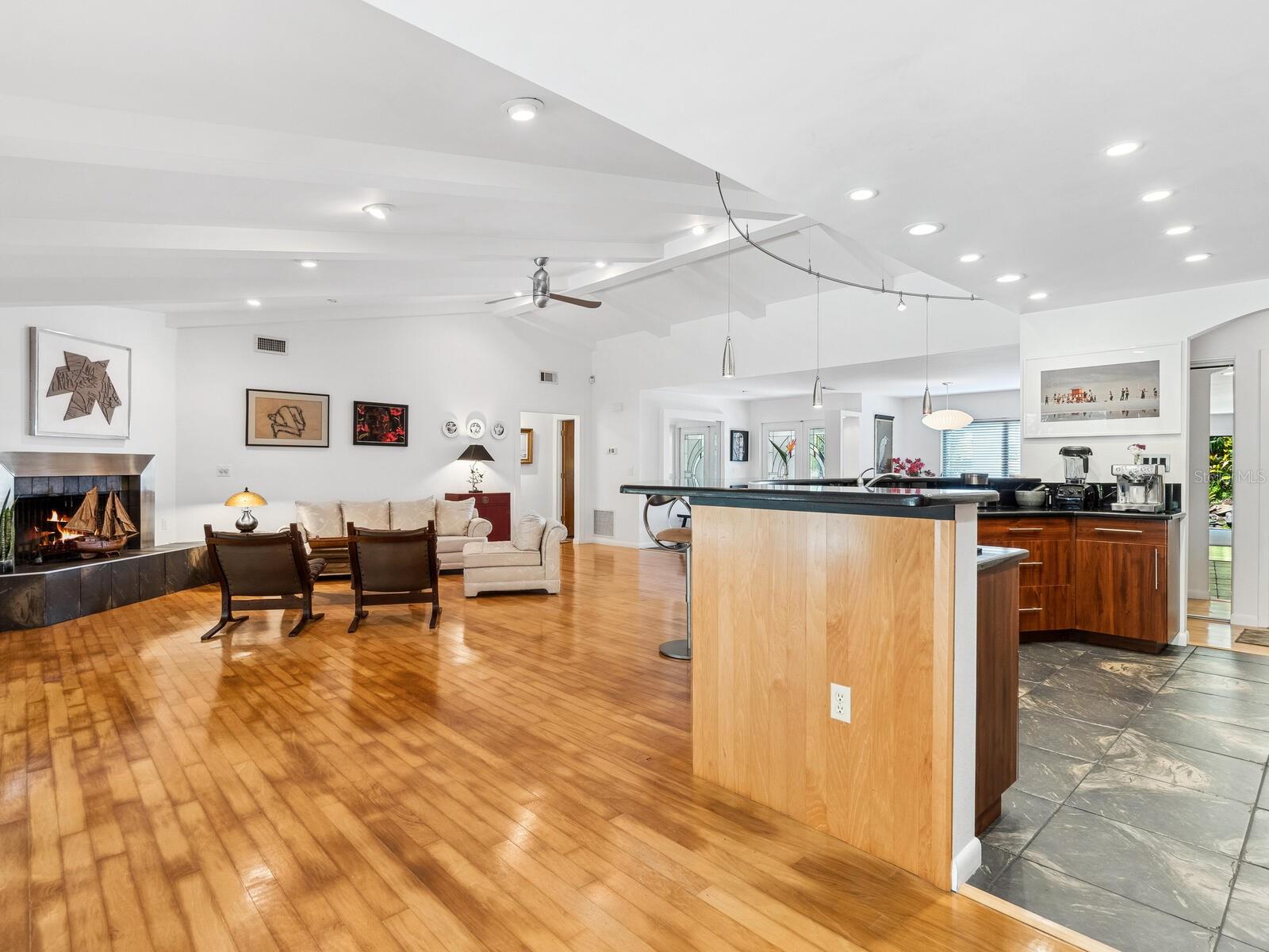 3905 COUNTRY VIEW DR