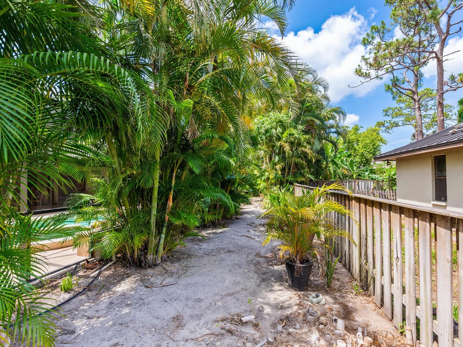 3905 COUNTRY VIEW DR