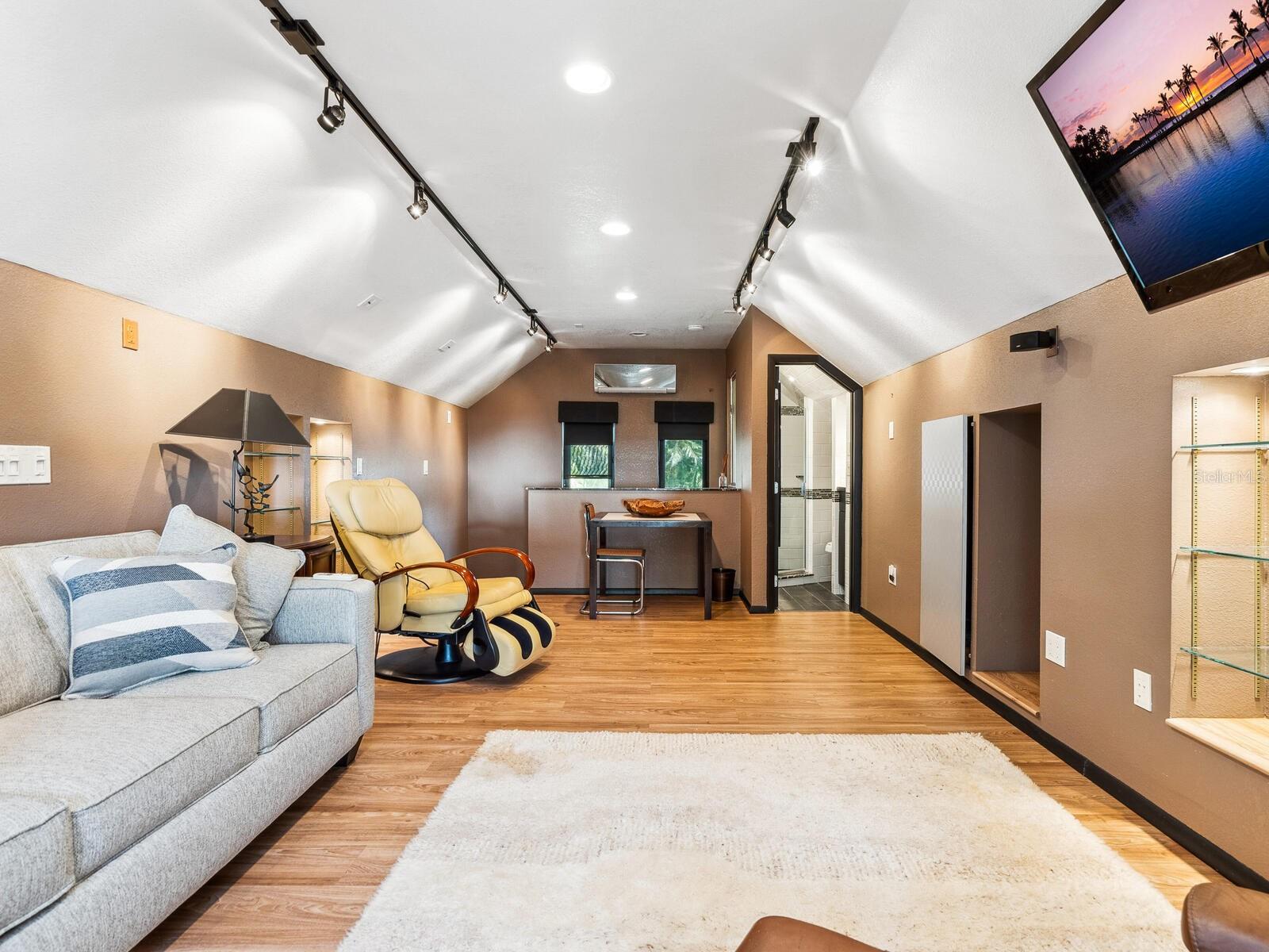 3905 COUNTRY VIEW DR