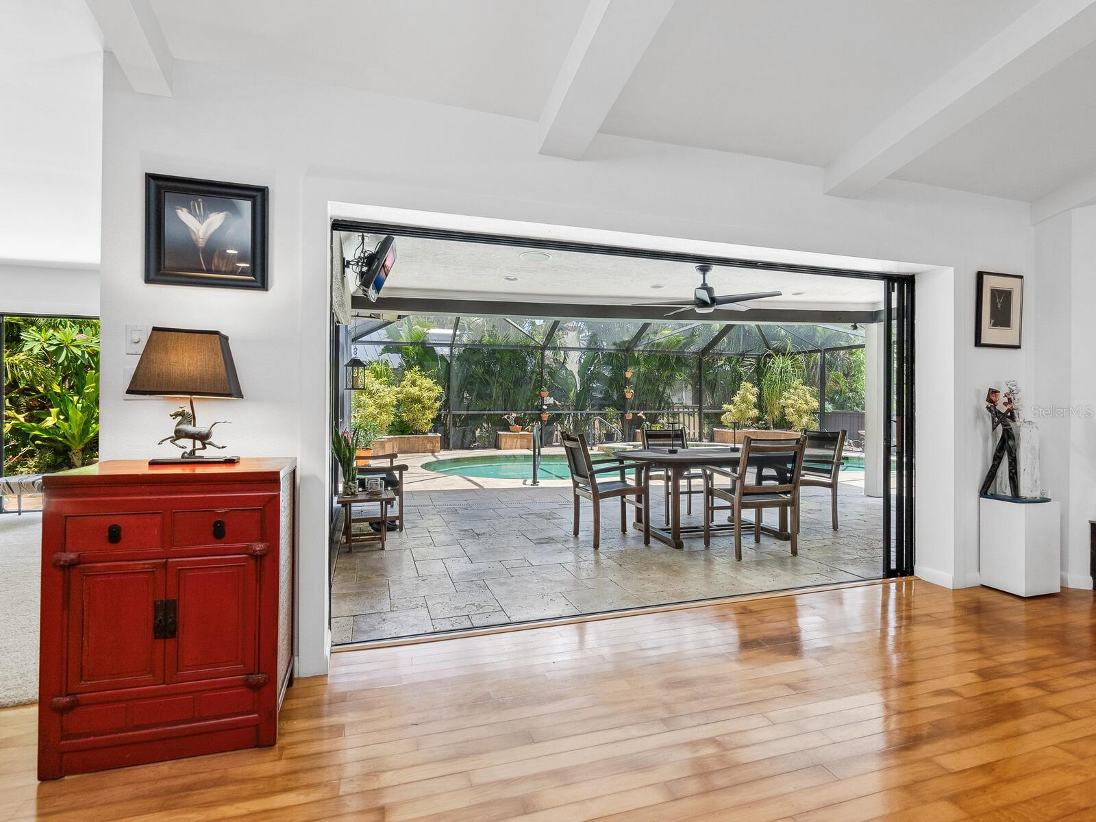 3905 COUNTRY VIEW DR