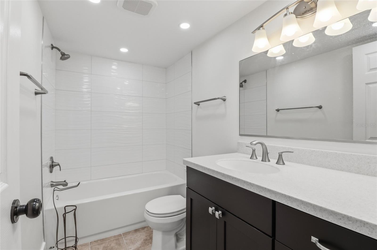 5062 VILLAGE GARDENS DR #133