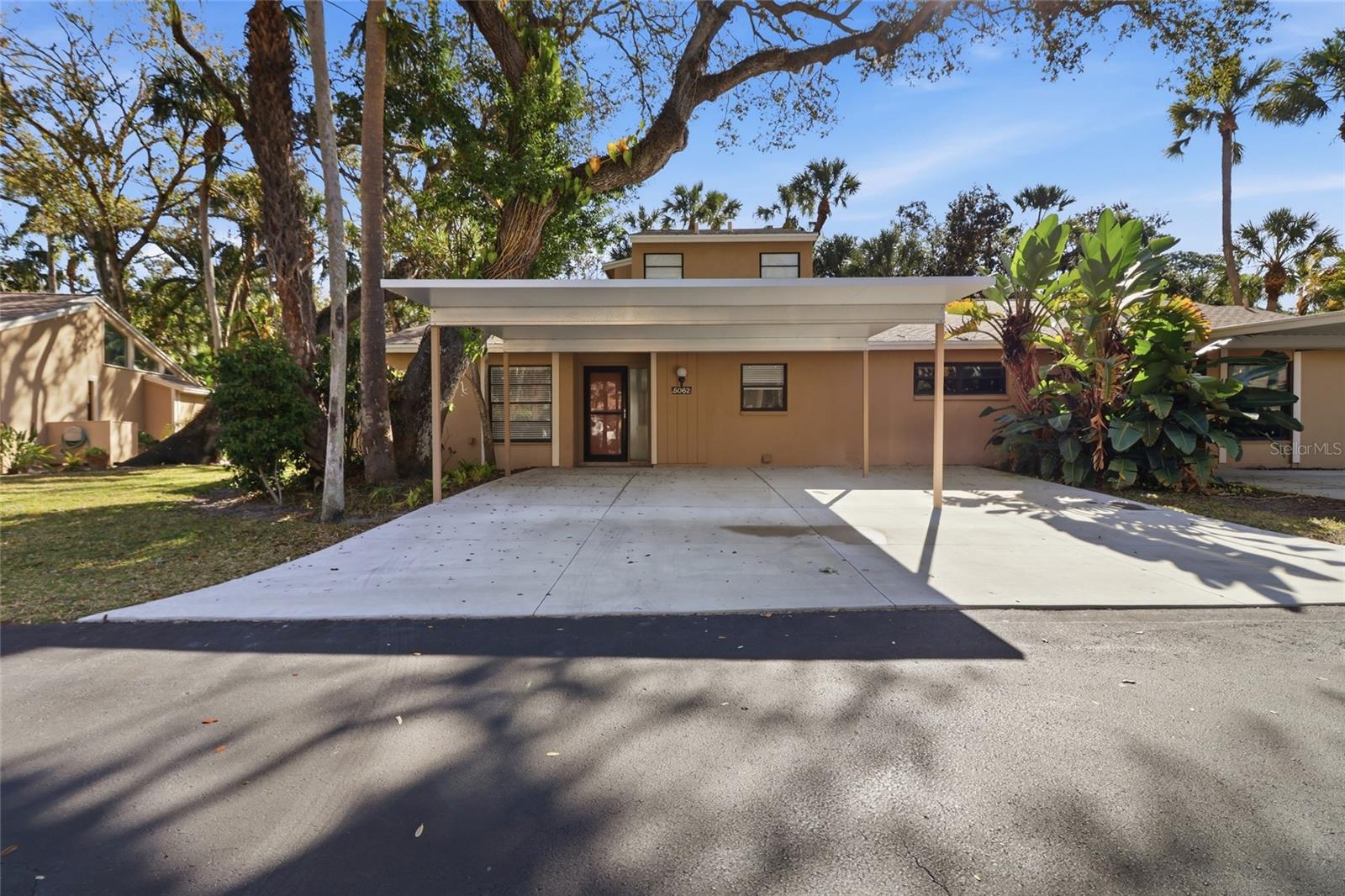 5062 VILLAGE GARDENS DR #133