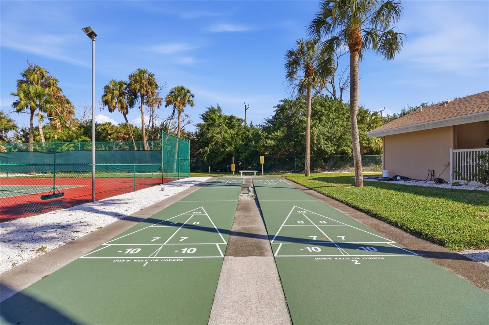 5062 VILLAGE GARDENS DR #133