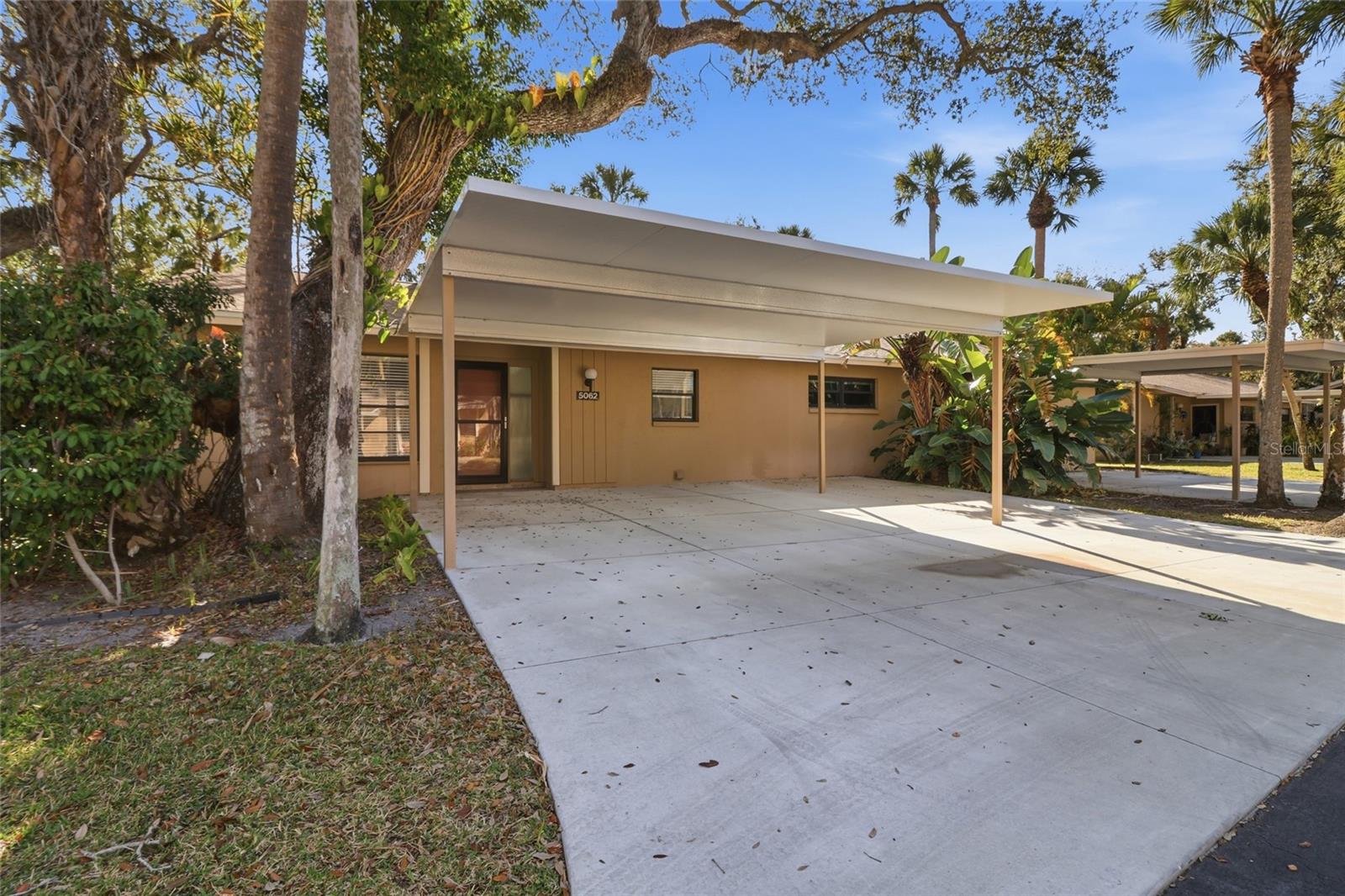 5062 VILLAGE GARDENS DR #133