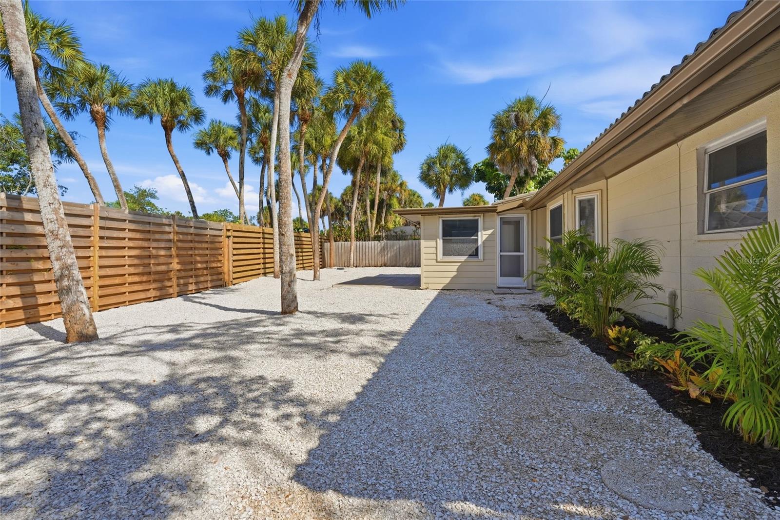 782 BIRDSONG LN