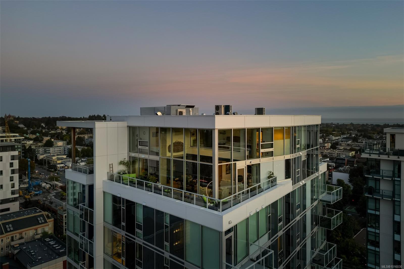 989 Johnson St # 1702