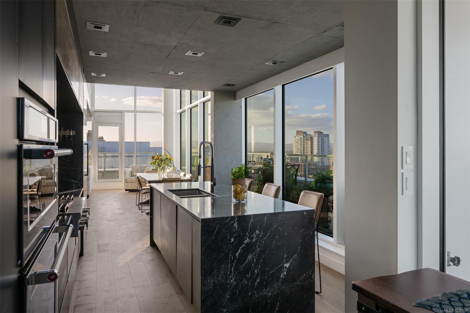 989 Johnson St # 1702