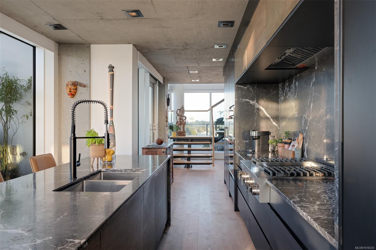 989 Johnson St # 1702