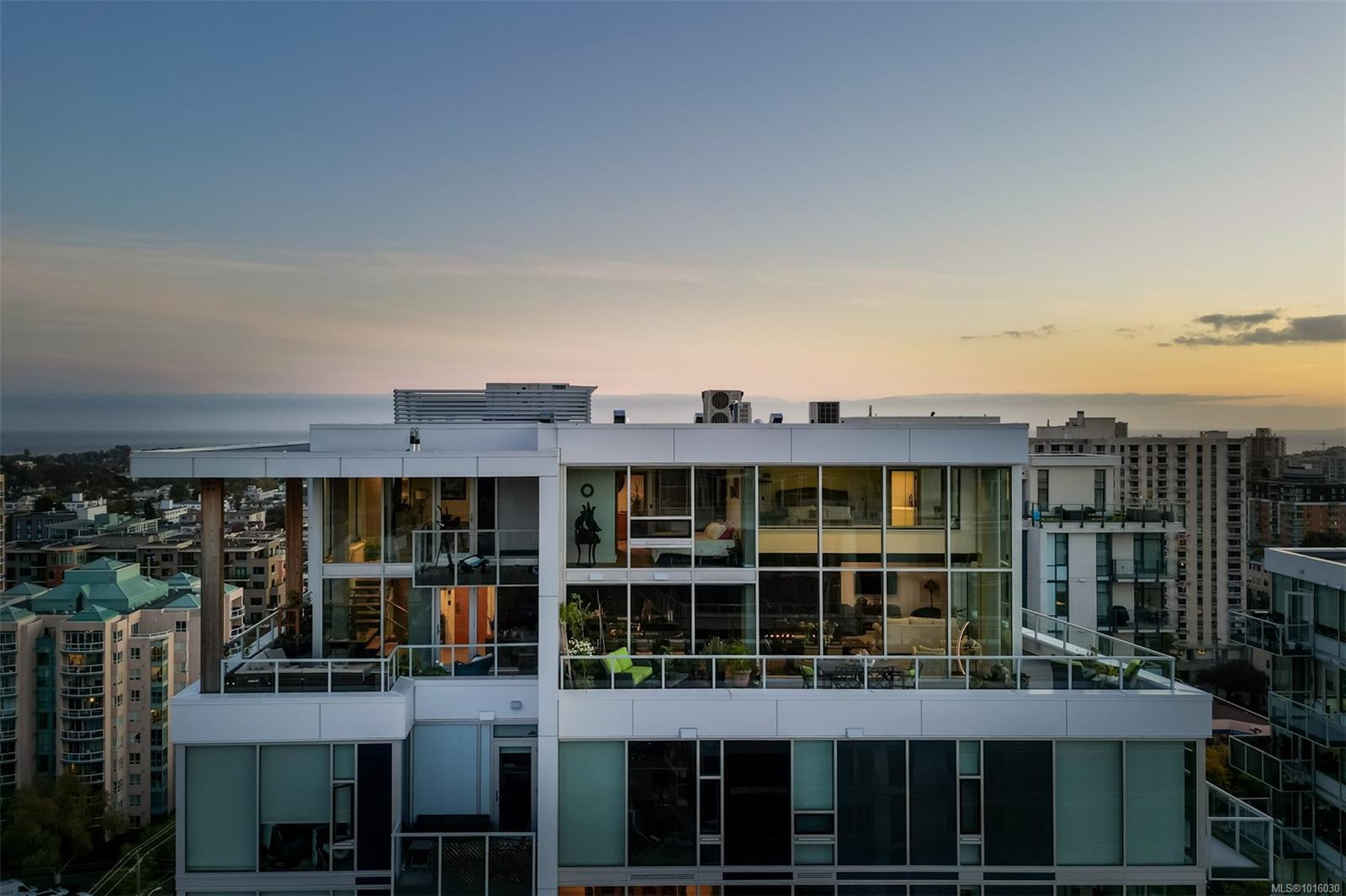 989 Johnson St # 1702