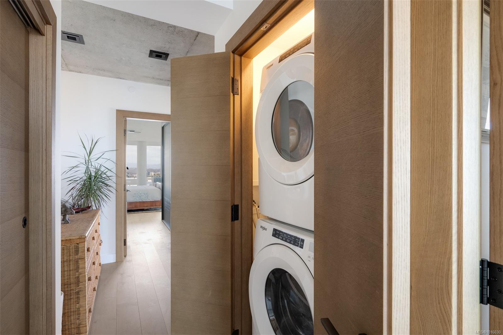 989 Johnson St # 1702