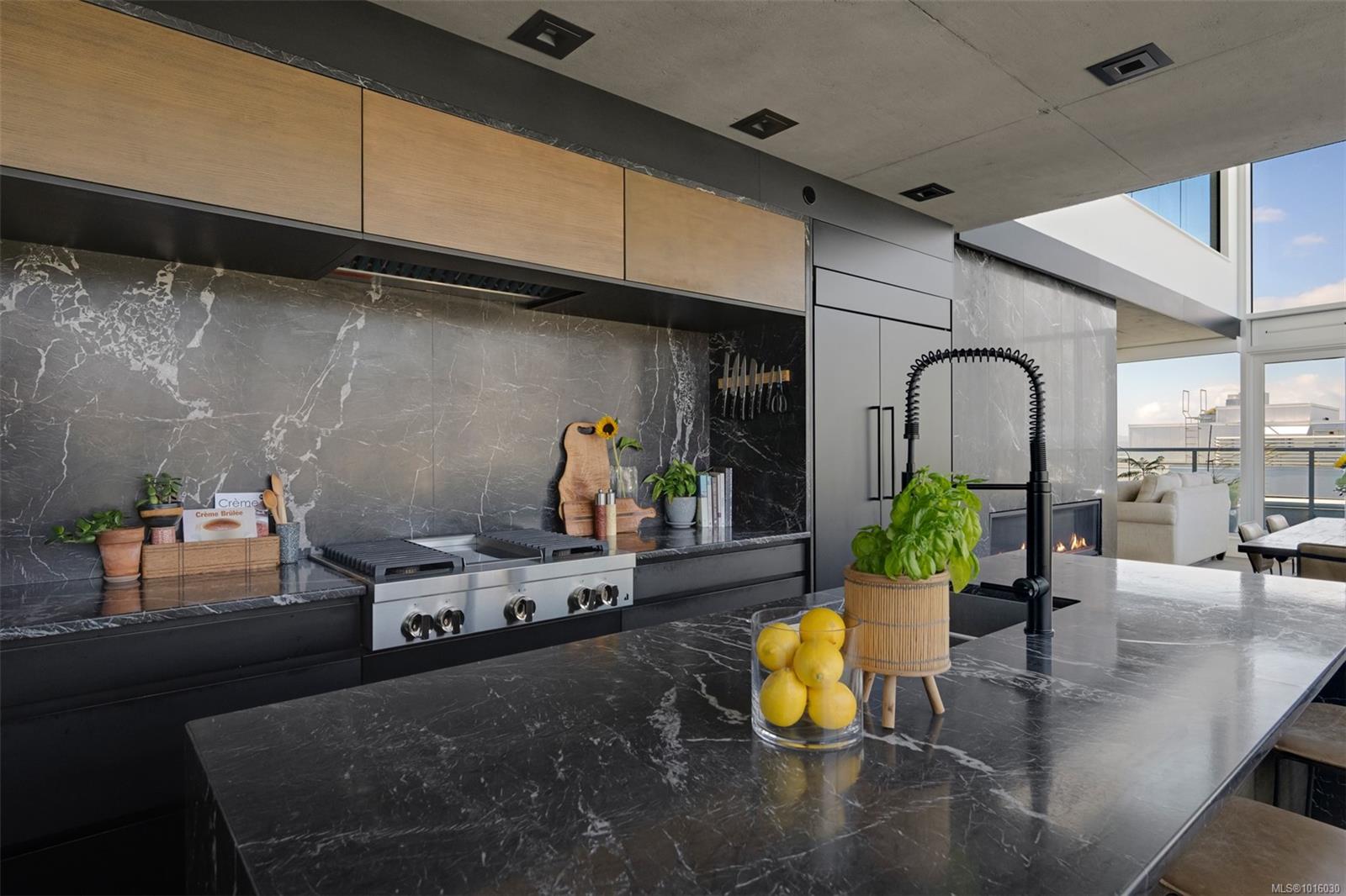 989 Johnson St # 1702