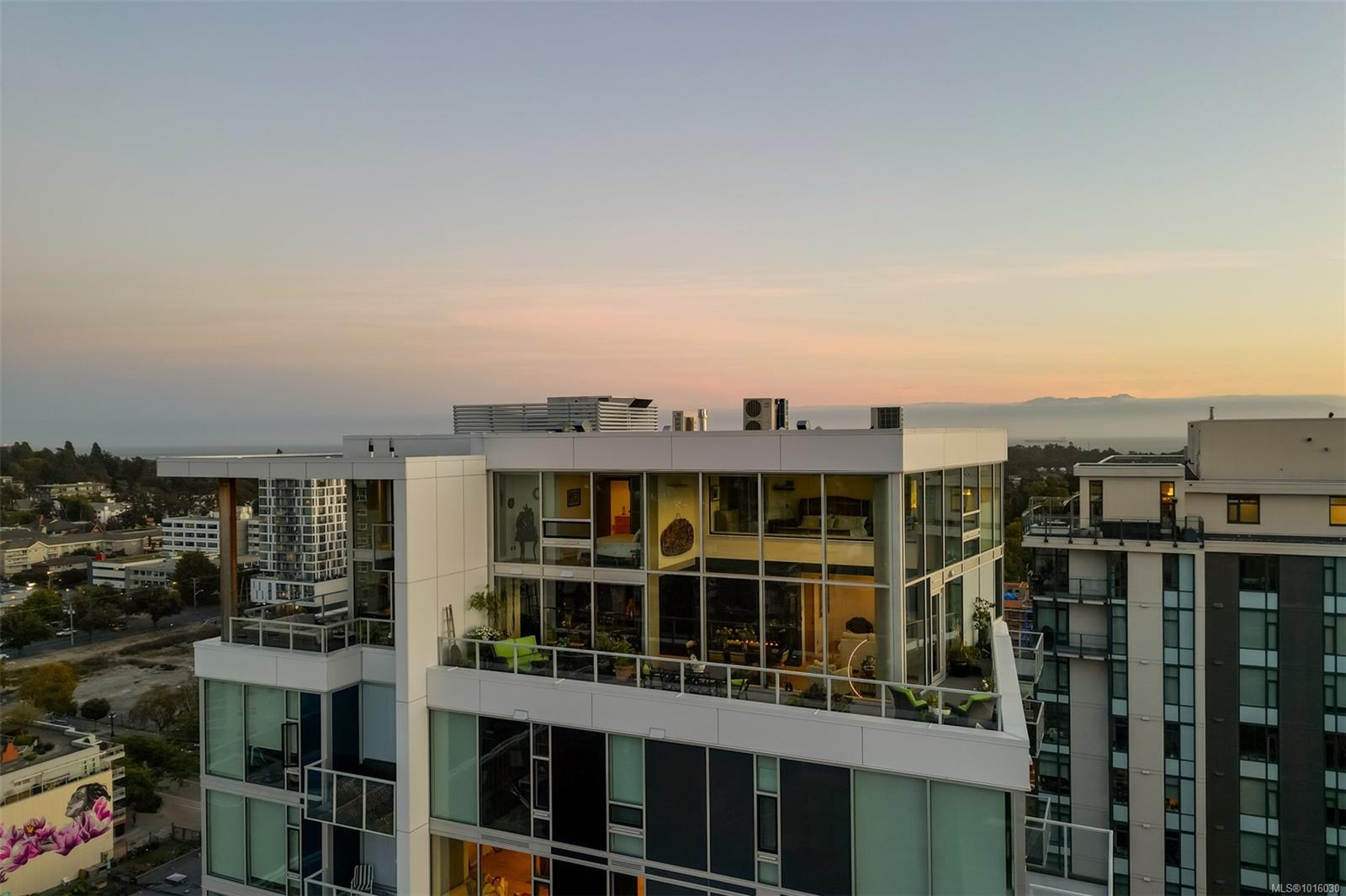 989 Johnson St # 1702