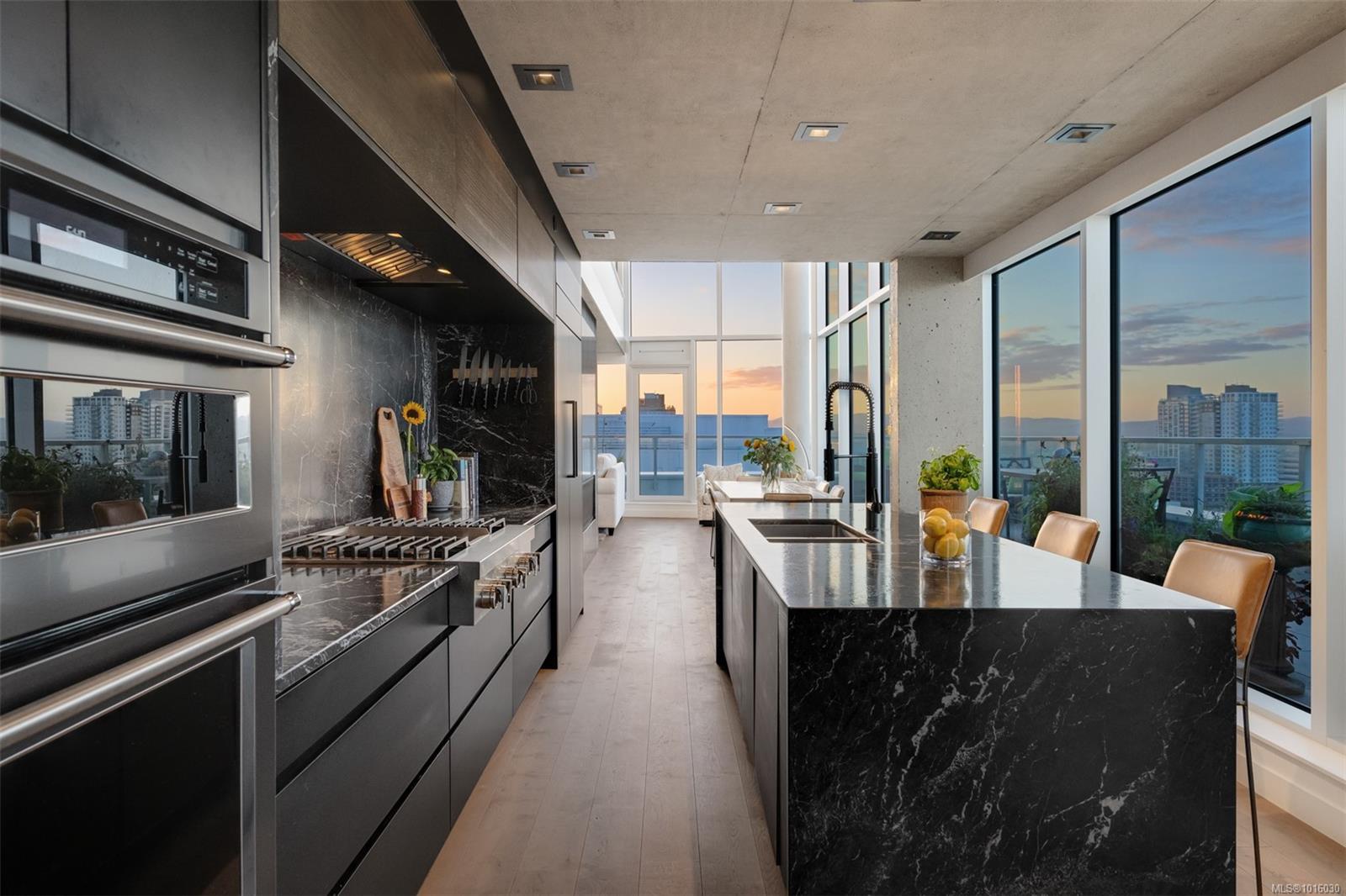 989 Johnson St # 1702