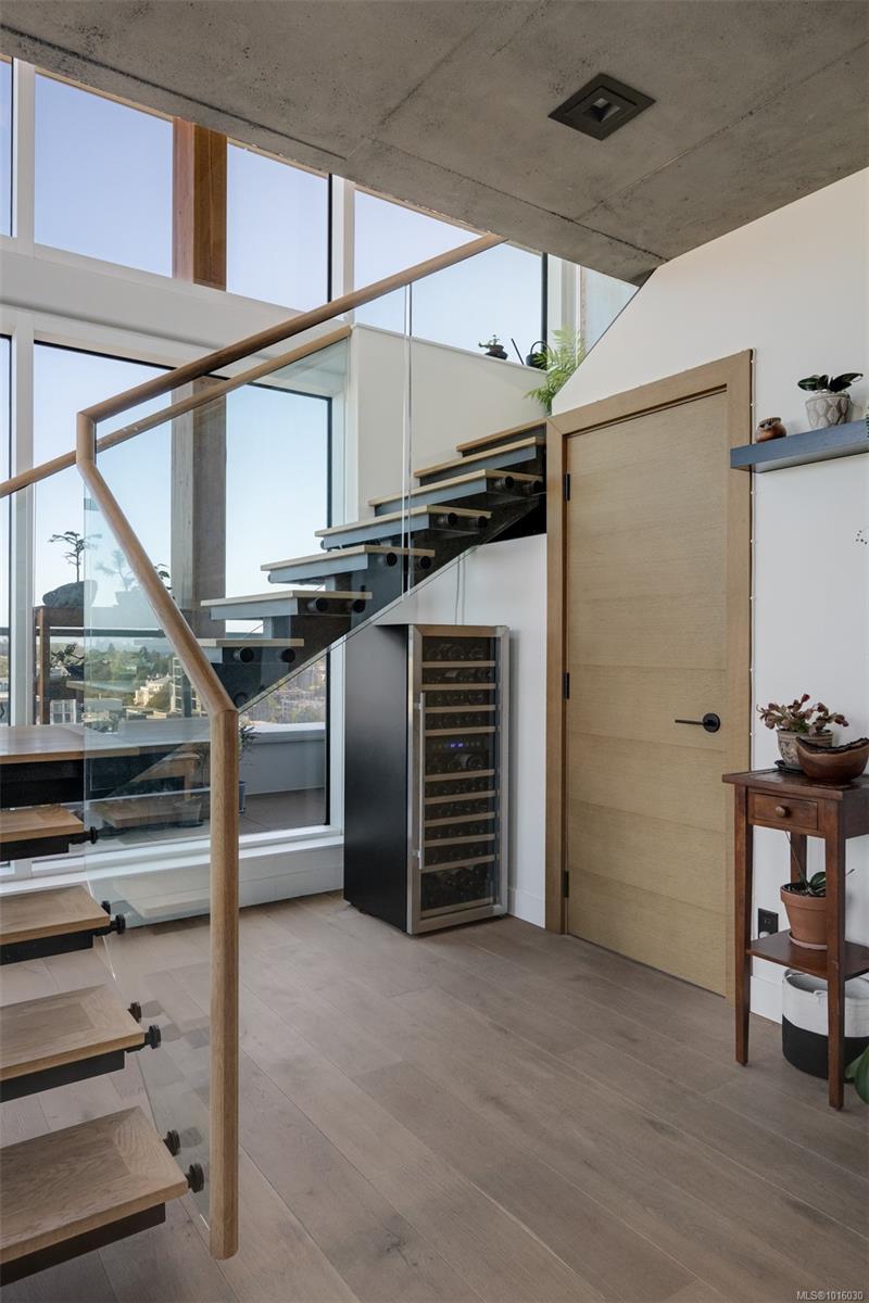 989 Johnson St # 1702