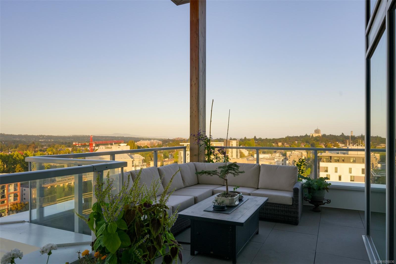 989 Johnson St # 1702