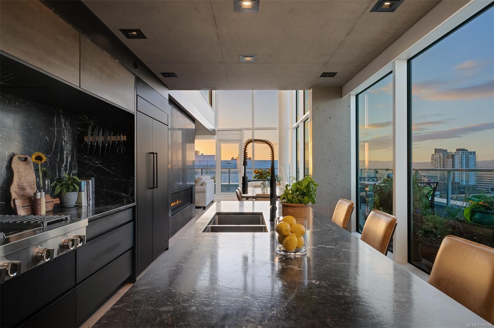 989 Johnson St # 1702