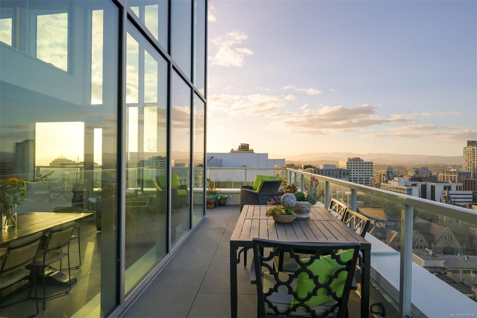 989 Johnson St # 1702