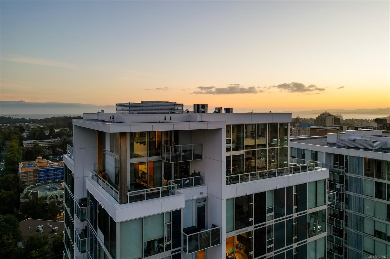 989 Johnson St # 1702