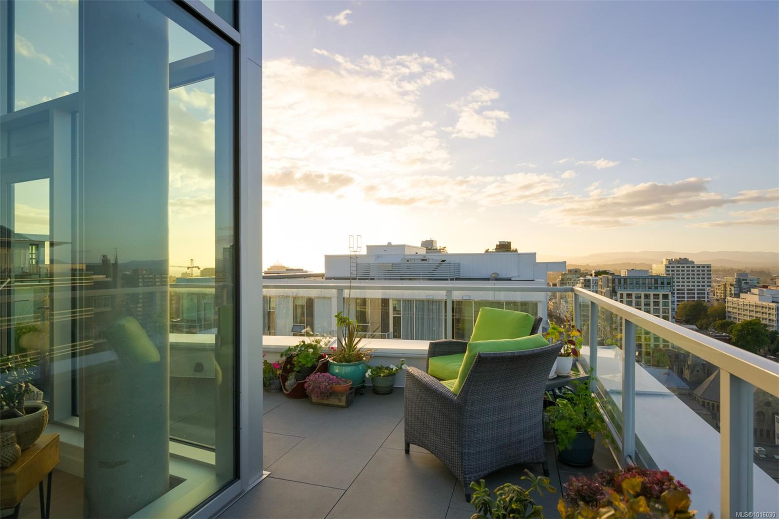 989 Johnson St # 1702